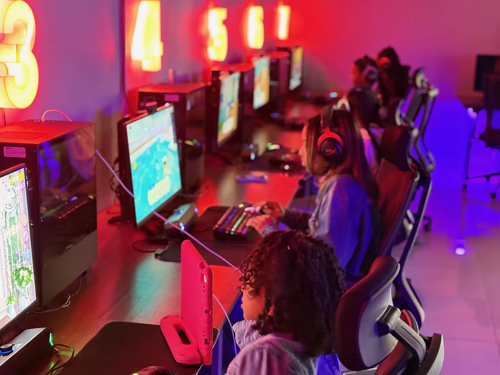 Students at computers in the gaming lab